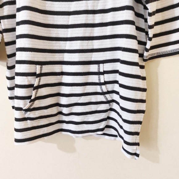Liz Claiborne Weekend Petite Black & White Striped Lightweight Pull Over Sweater - Picture 3 of 13